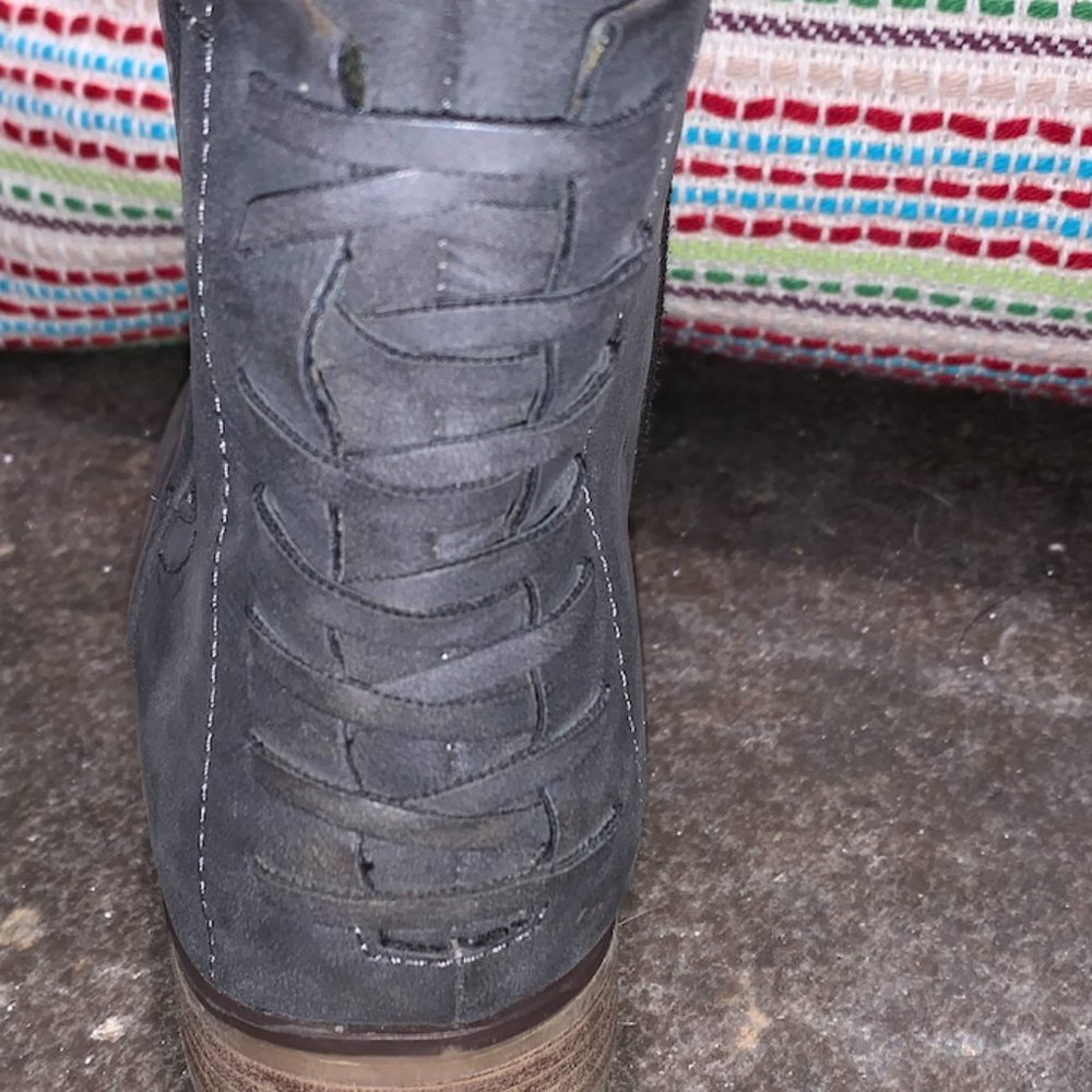 booties - Picture 2 of 3